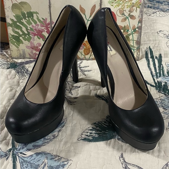Olsenboye Platform Heels - black - Size 6.5M - Picture 4 of 6